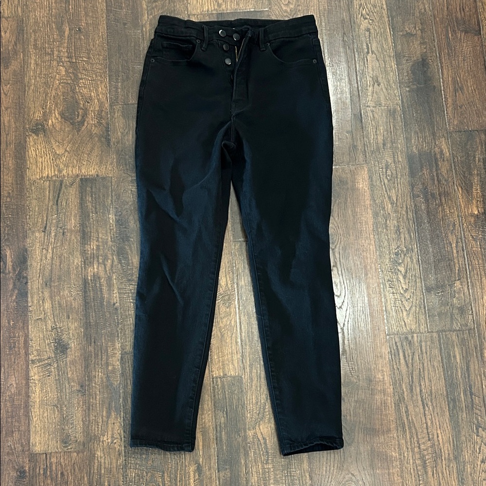 Good American ‘Good Legs’ Mid-Rise Black Jeans